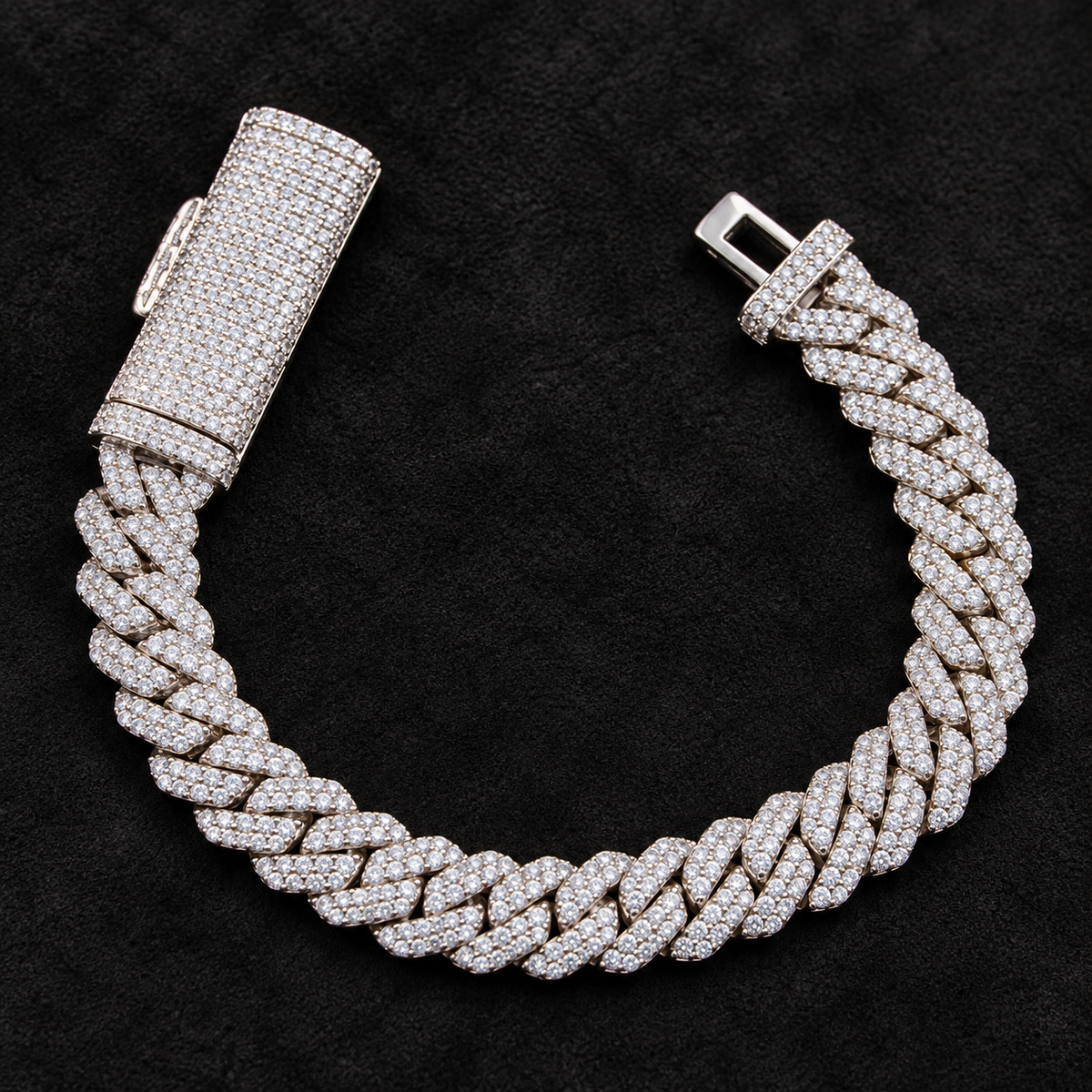 Ace & Lume Studios - 10mm Moissanite Cuban Link Bracelet